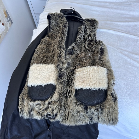 Coach fur vest - Picture 1 of 4